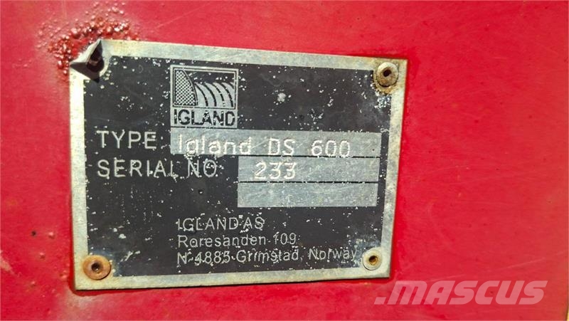 New Holland Boomer 50 med div redskap Traktorji