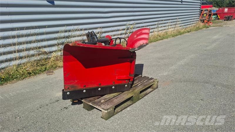 New Holland Boomer 50 med div redskap Traktorji