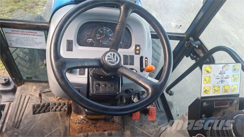 New Holland Boomer 50 med div redskap Traktorji