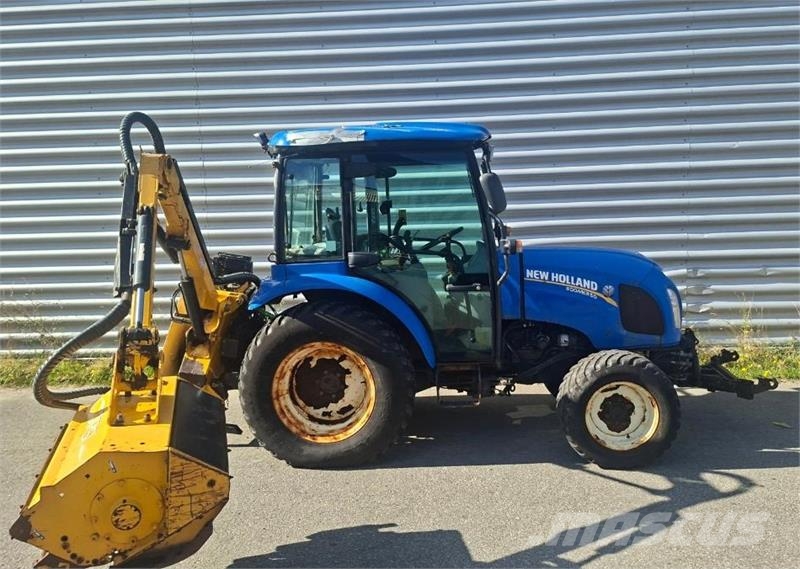 New Holland Boomer 50 med div redskap Traktorji