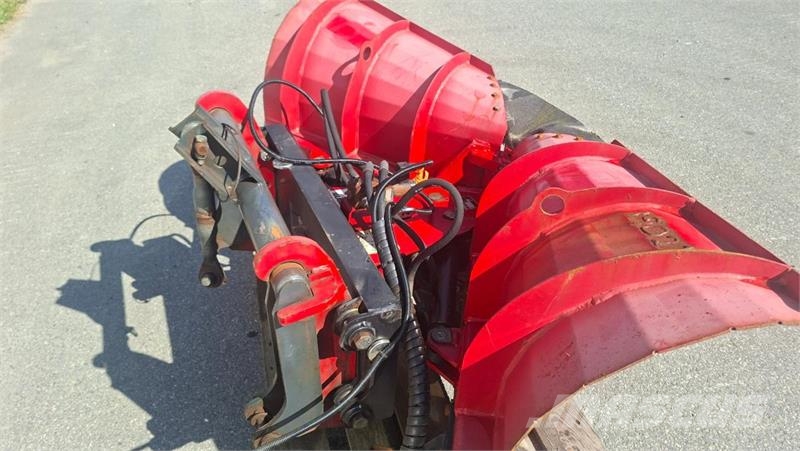 New Holland Boomer 50 med div redskap Traktorji