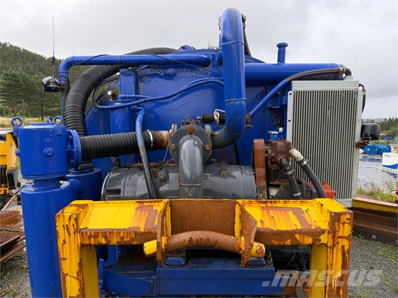 Slamsuger-/høytrykksspyleraggregat m/vakuumpumpe – Other trucks
