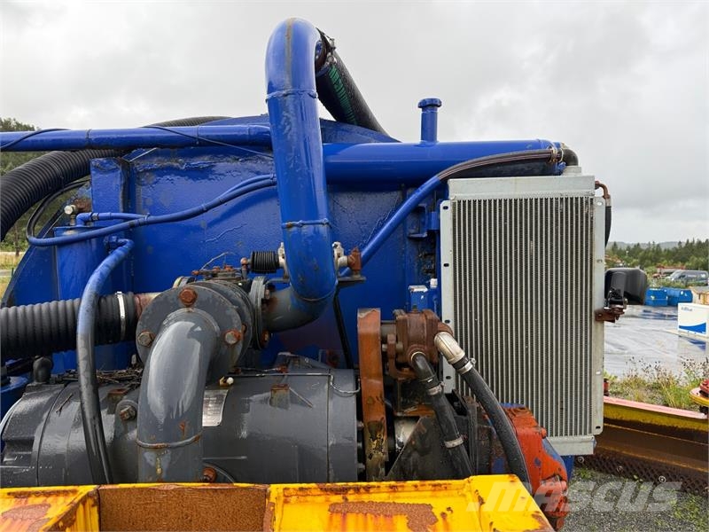 Slamsuger-/høytrykksspyleraggregat m/vakuumpumpe – Other trucks