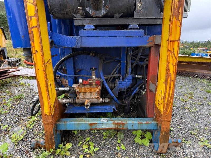 Slamsuger-/høytrykksspyleraggregat m/vakuumpumpe – Other trucks
