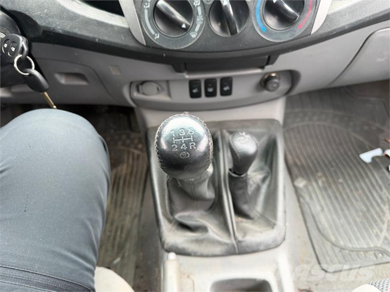 Toyota HiLux Carros
