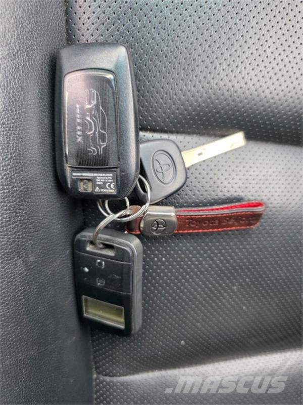 Toyota HiLux Personbiler