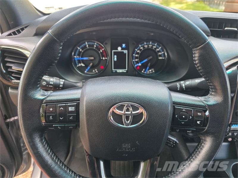 Toyota HiLux Personbiler