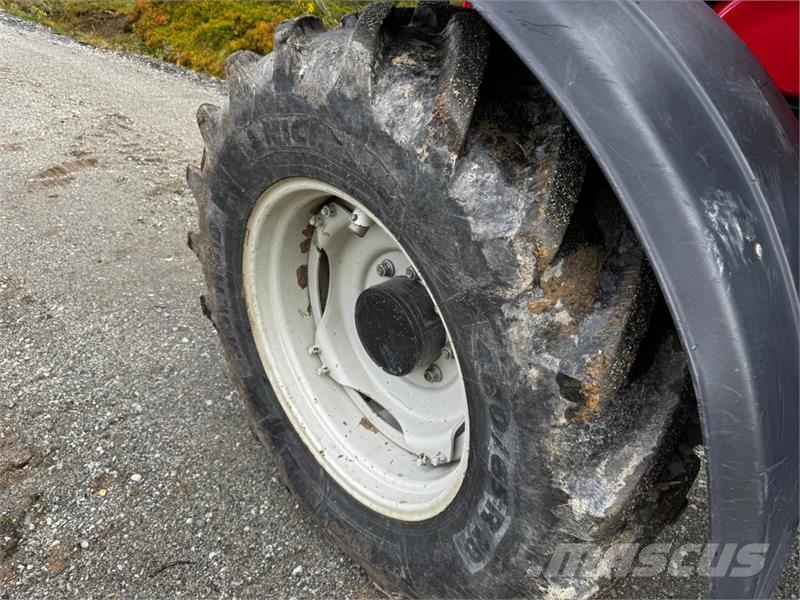 Valtra N141 الجرارات