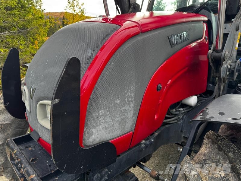Valtra N141 الجرارات