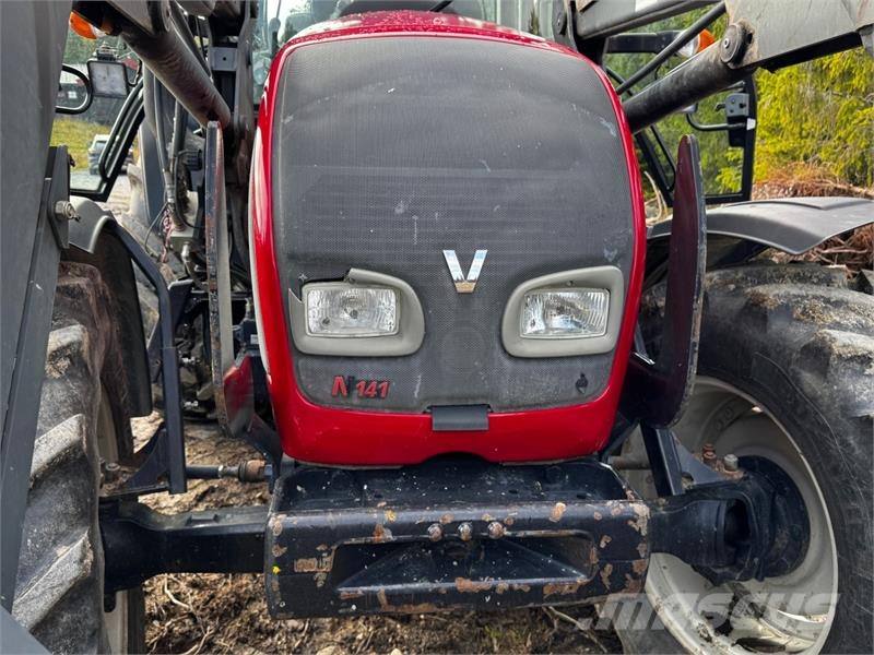 Valtra N141 الجرارات