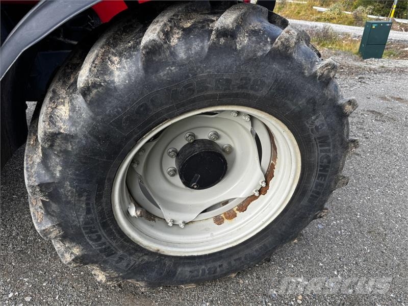 Valtra N141 الجرارات