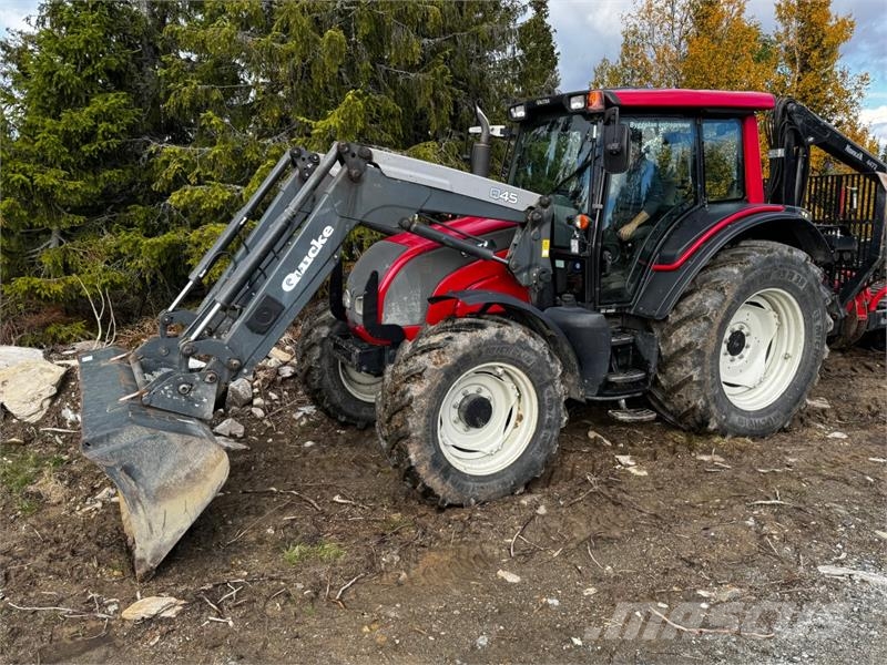Valtra N141 الجرارات
