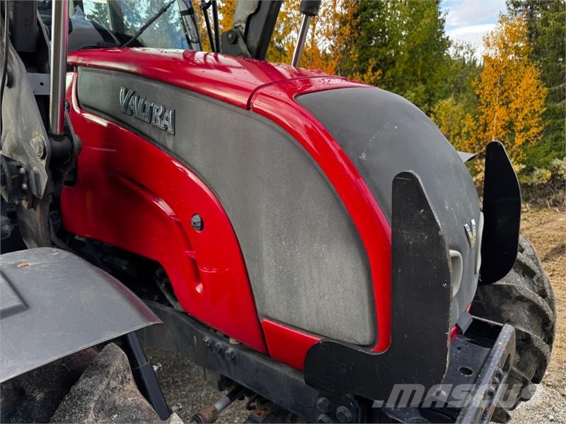 Valtra N141 الجرارات