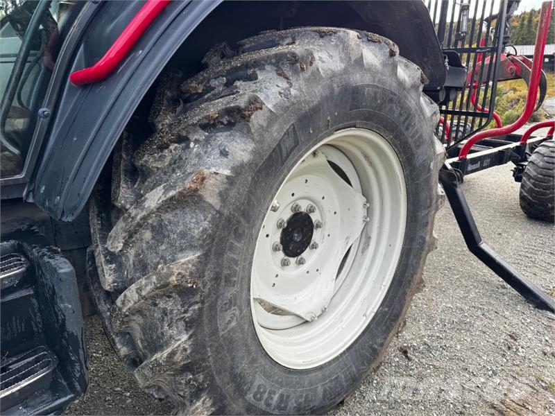 Valtra N141 الجرارات