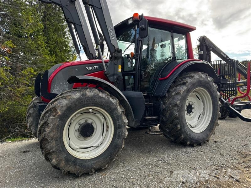 Valtra N141 الجرارات