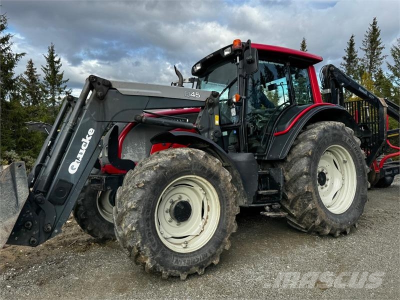 Valtra N141 الجرارات