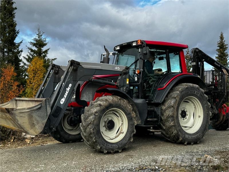 Valtra N141 الجرارات