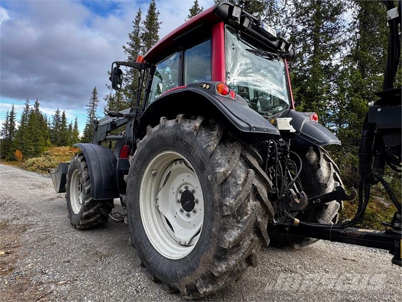 Valtra N141 الجرارات