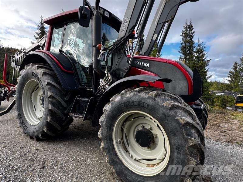 Valtra N141 الجرارات
