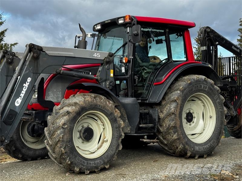 Valtra N141 الجرارات