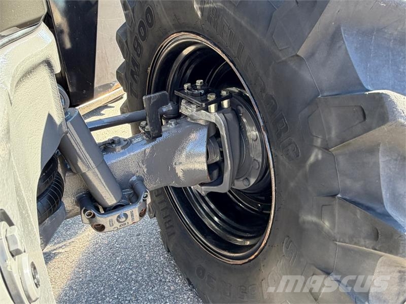Valtra UNLIMITED T174 - TWINTRACK - SKOGSRIGG - FRONTHYDR Traktori