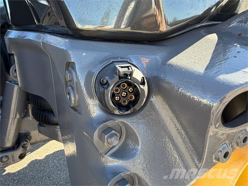 Valtra UNLIMITED T174 - TWINTRACK - SKOGSRIGG - FRONTHYDR Traktori