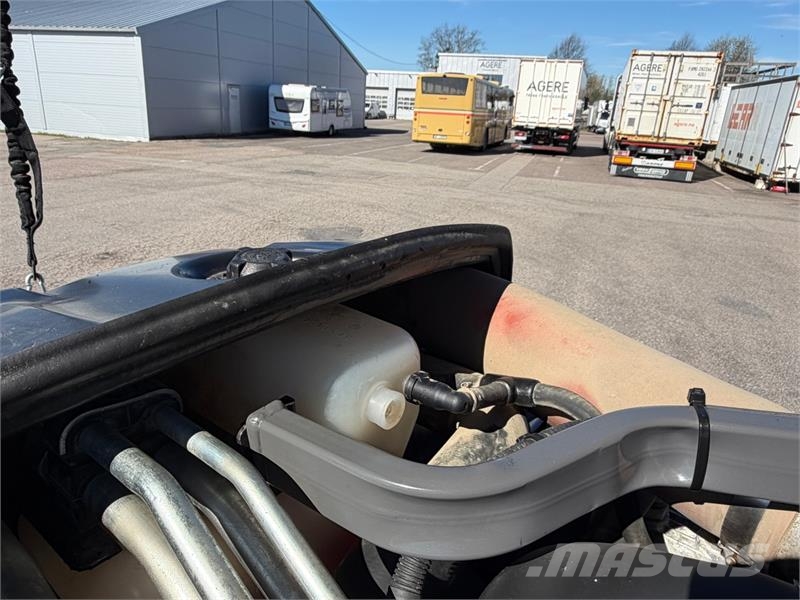 Valtra UNLIMITED T174 - TWINTRACK - SKOGSRIGG - FRONTHYDR Traktori