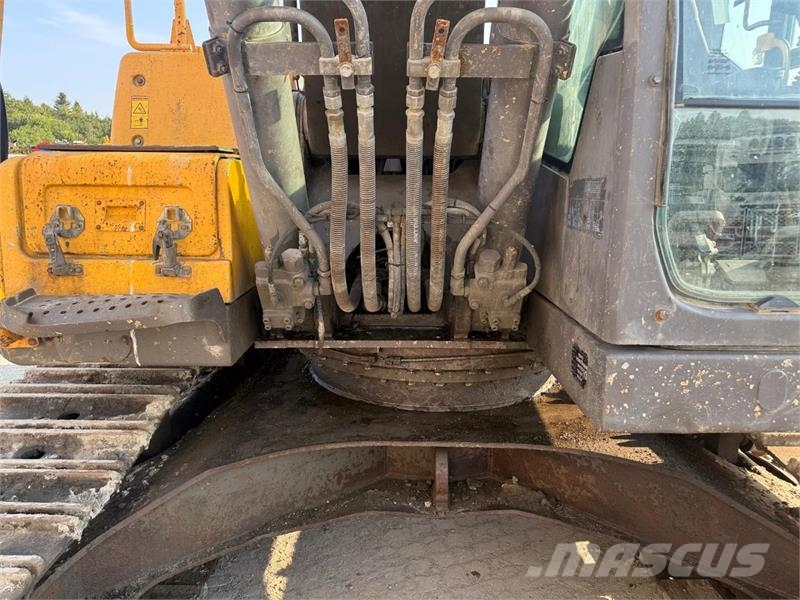 Volvo EC210CL حفارات زحافة