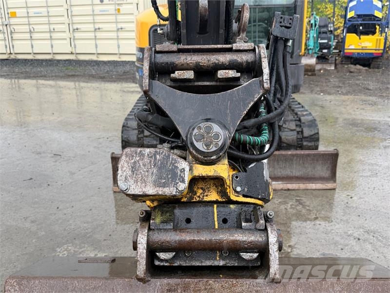 Volvo ECR58D gravemaskin med 3 skuffer - Engcon tiltrota Építőipar - Egyebek