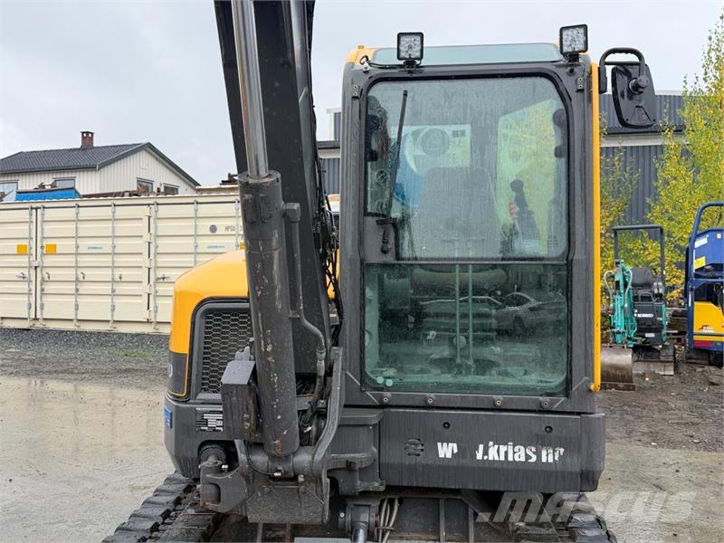 Volvo ECR58D gravemaskin med 3 skuffer - Engcon tiltrota Építőipar - Egyebek