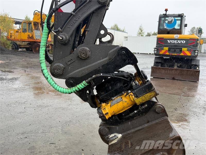 Volvo ECR58D gravemaskin med 3 skuffer - Engcon tiltrota Építőipar - Egyebek