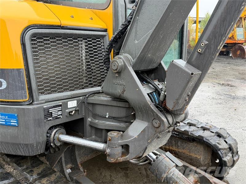 Volvo ECR58D gravemaskin med 3 skuffer - Engcon tiltrota Építőipar - Egyebek