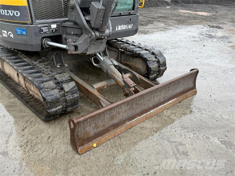 Volvo ECR58D gravemaskin med 3 skuffer - Engcon tiltrota Építőipar - Egyebek