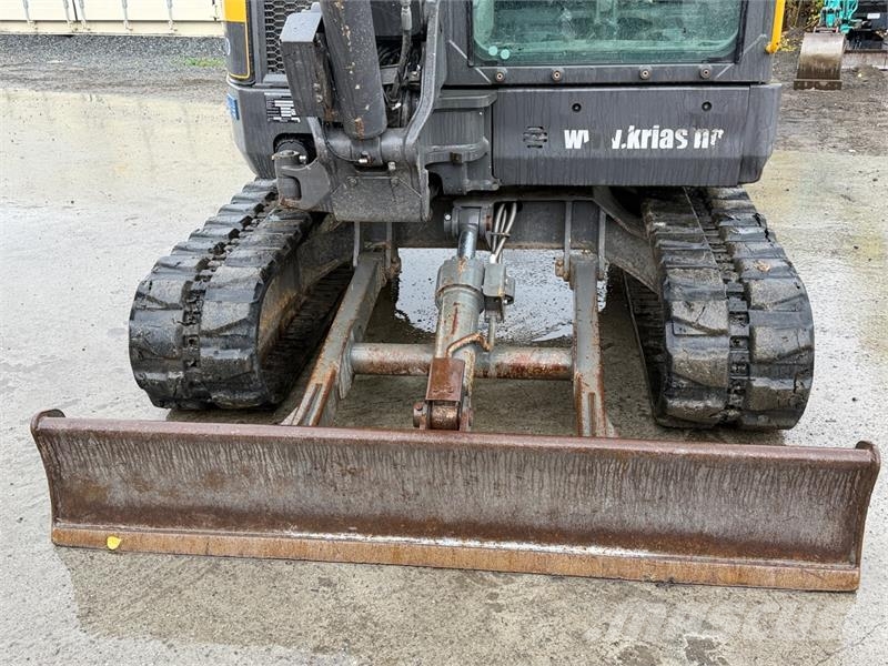 Volvo ECR58D gravemaskin med 3 skuffer - Engcon tiltrota Építőipar - Egyebek