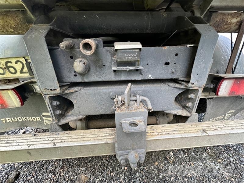 Volvo FM7 4x2 kranbil, HMF 753 K2, 3-veis tipp, kran ser Kranbil