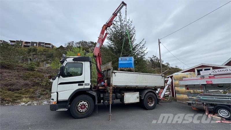 Volvo FM7 4x2 kranbil, HMF 753 K2, 3-veis tipp, kran ser Kranbil