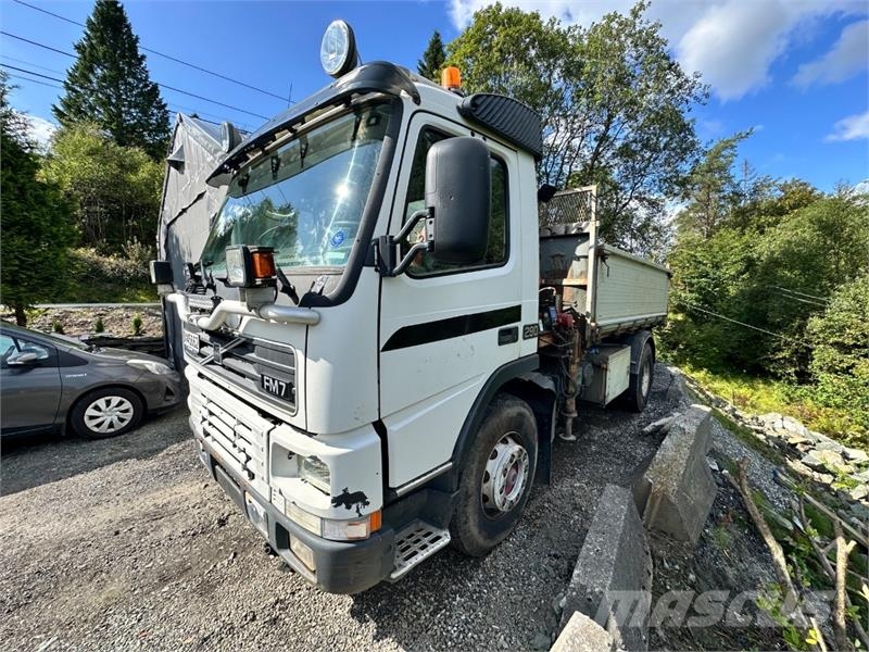 Volvo FM7 4x2 kranbil, HMF 753 K2, 3-veis tipp, kran ser Kranbil