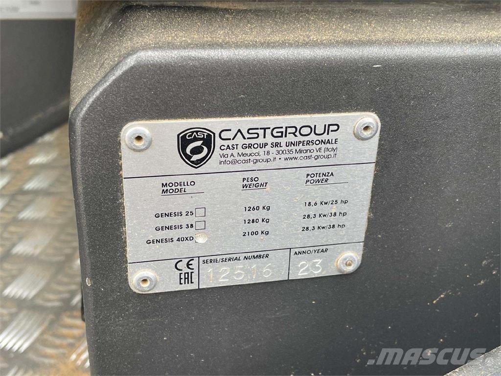 Castloaders XD40 لوادر صغيرة