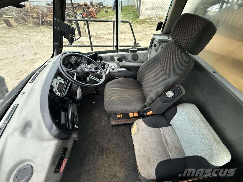 CAT 730 with TAILGATE Зчленовані самоскиди