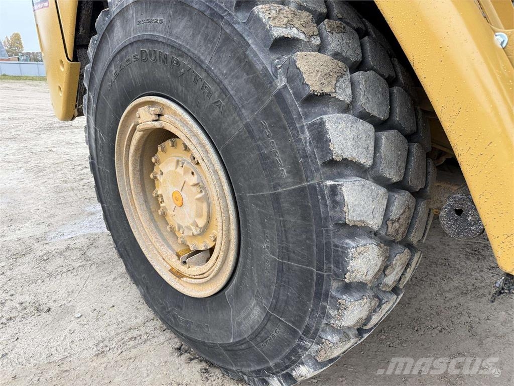 CAT 730 with TAILGATE Зчленовані самоскиди