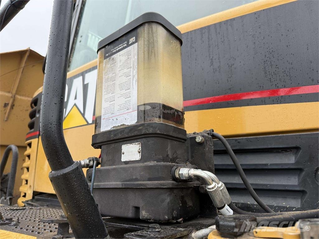 CAT 730 with TAILGATE Зчленовані самоскиди
