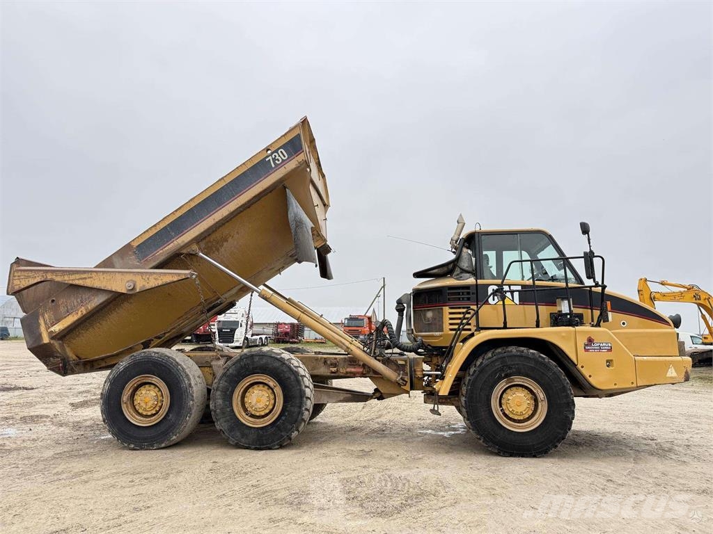 CAT 730 with TAILGATE Зчленовані самоскиди