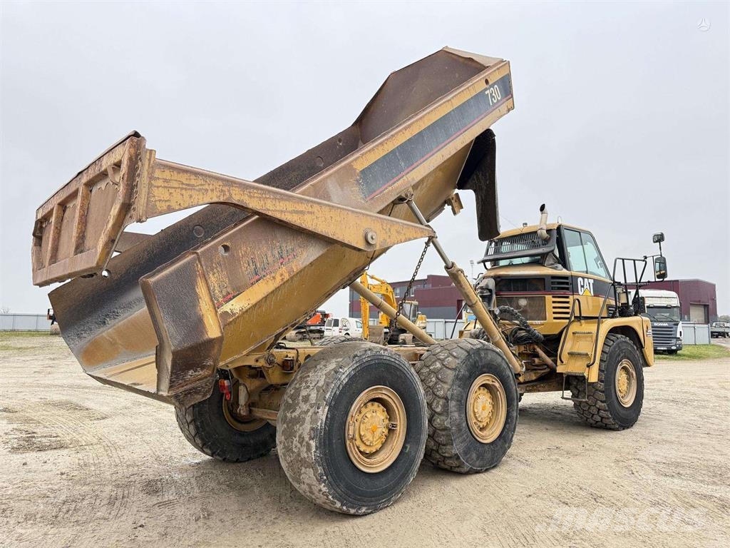 CAT 730 with TAILGATE Зчленовані самоскиди
