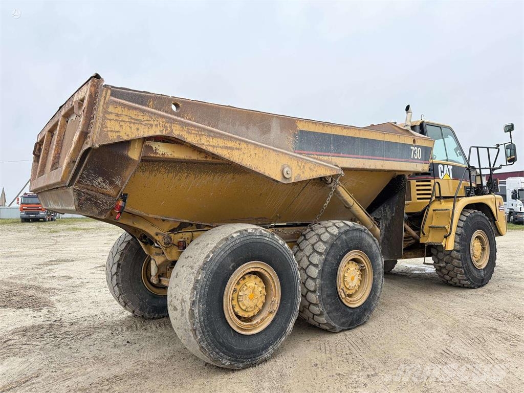 CAT 730 with TAILGATE Зчленовані самоскиди