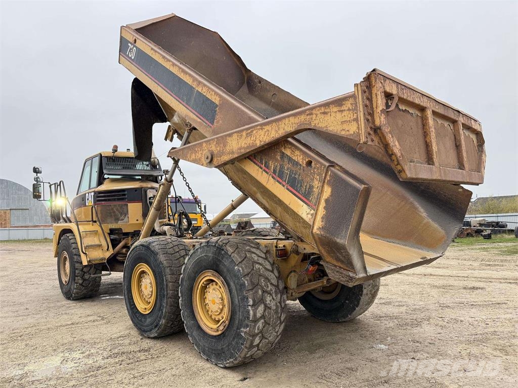 CAT 730 with TAILGATE Зчленовані самоскиди