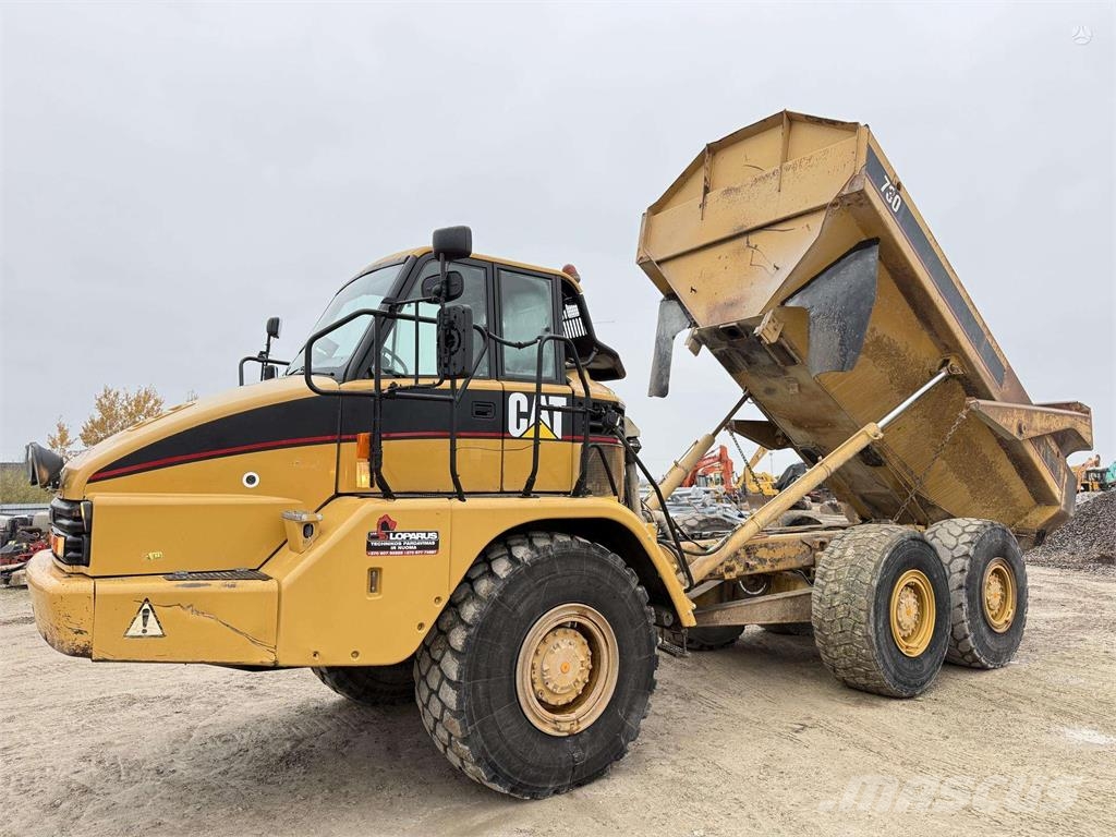 CAT 730 with TAILGATE Зчленовані самоскиди