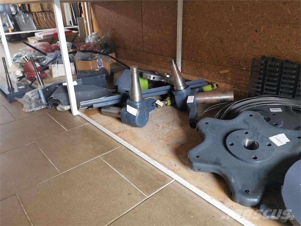 CLAAS  ماكينات زراعية - غير ذلك