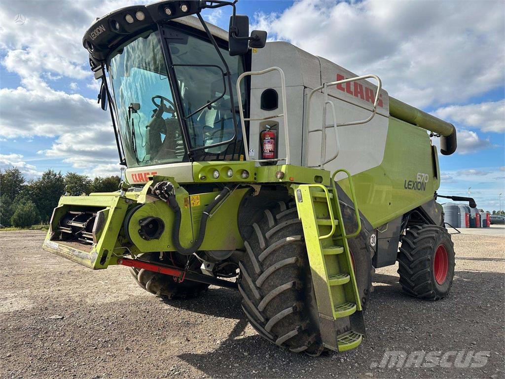 CLAAS Lexion 670 Derliaus nuėmimo kombainai