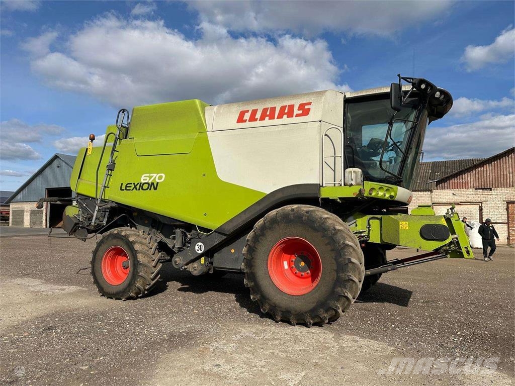 CLAAS Lexion 670 Derliaus nuėmimo kombainai