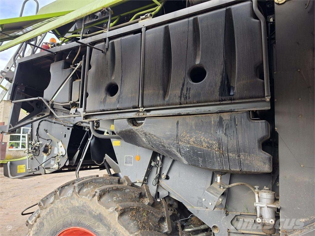 CLAAS LEXION 670 4WD 聯合收穫機